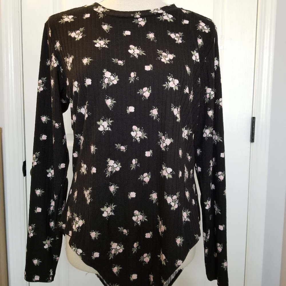 Ultra Flirt Bodysuit black w/white & pink flowers